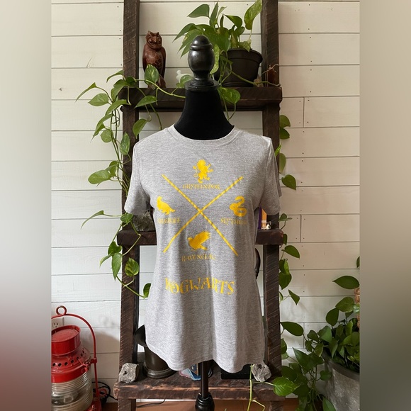 Harry Potter: Hogwarts Tee Shirt - Picture 16 of 17